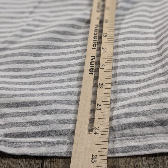 Disney Store T Shirt Top Womens XL Cruella Deville Graphic Short Sleeve V Neck - Picture 7 of 8